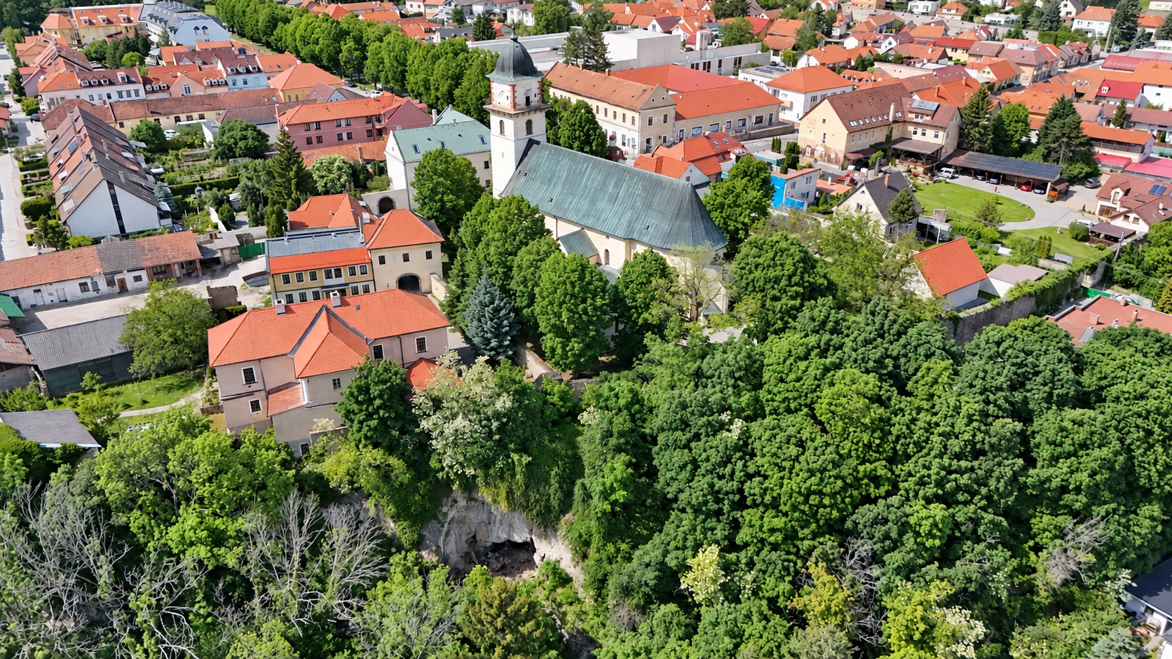 Areál Prepoštskej jaskyne v Bojniciach v súčasnosti