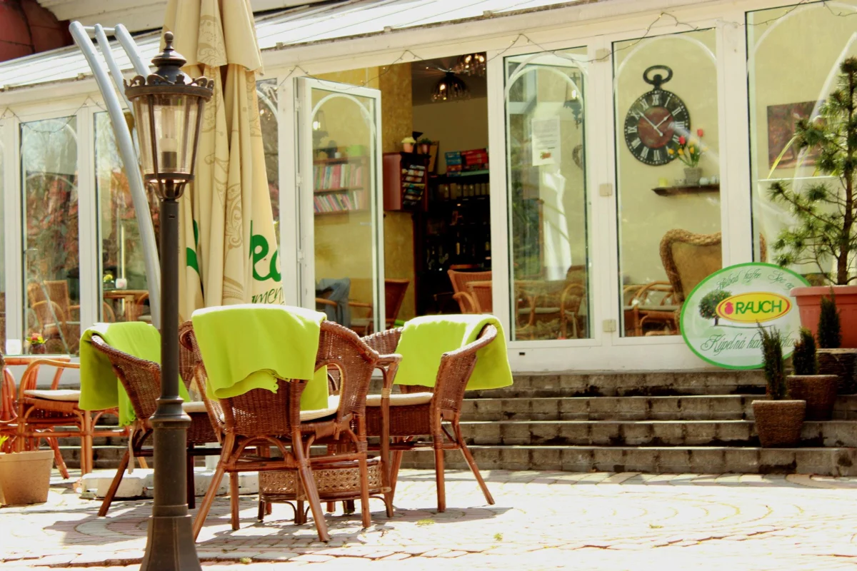 Kúpeľná kaviarnička – Kúpeľná kaviarnička café setting